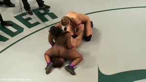 Horny lesbian sluts are wants some group sex in the ring - Picture 5