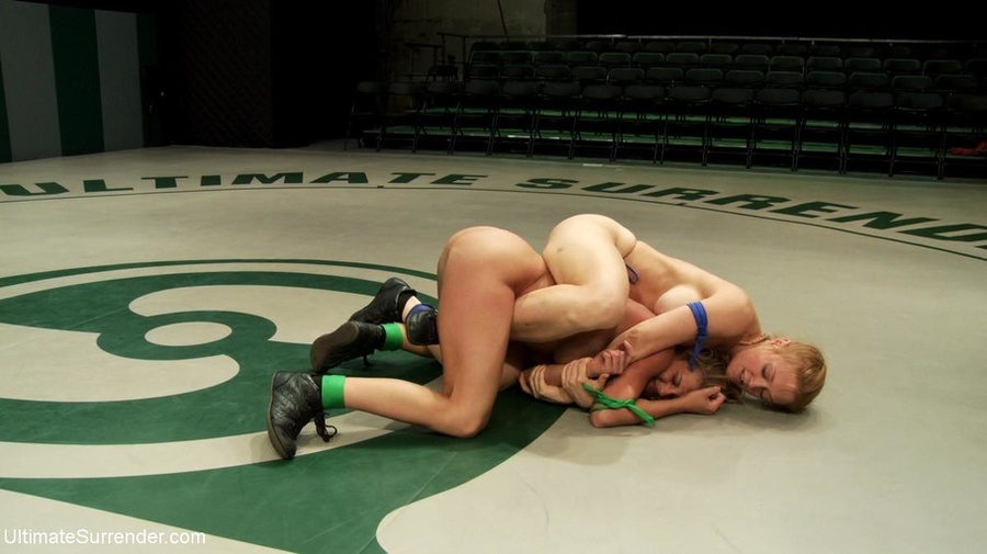 Two blonde bitches are ready for some nasty sex - XXXonXXX - Pic 6