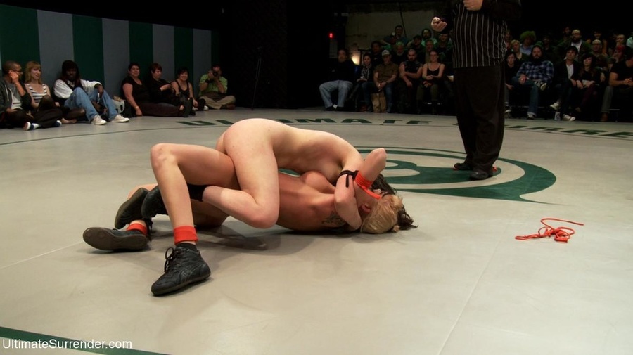 Bunch of horny bitches in the ring want to get nasty - XXXonXXX - Pic 3