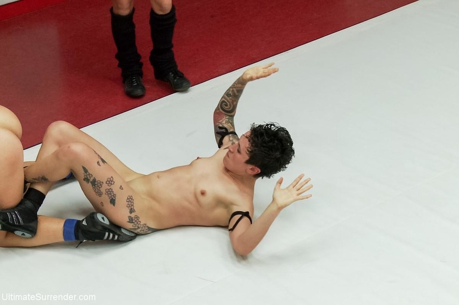 Short haired lesbian fucks her girl with a  - XXX Dessert - Picture 10