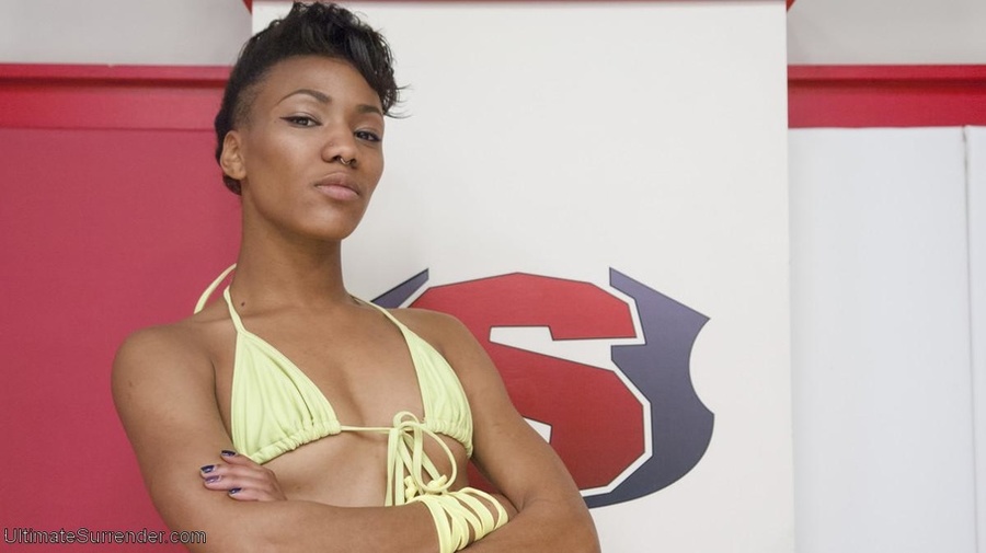 Ladies undress and fight in front of the no - XXX Dessert - Picture 1