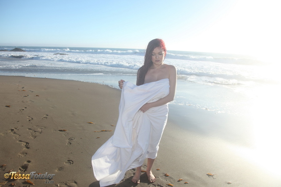 Enjoy this simple and sexy shoot with white - XXX Dessert - Picture 1