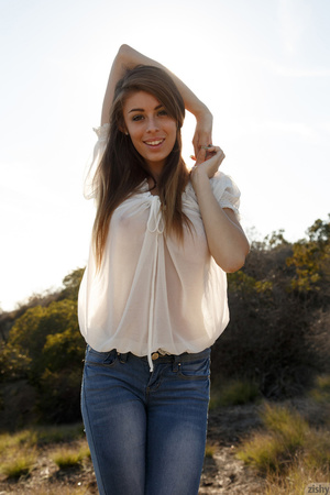 Brunette cutie in tight jeans shows off  - Picture 6