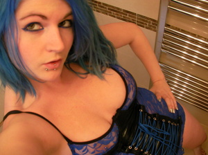 Blue haired girl in corset takes selfies of her big ass and tits - Picture 5