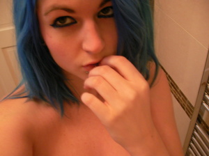 Blue haired girl in corset takes selfies of her big ass and tits - Picture 10