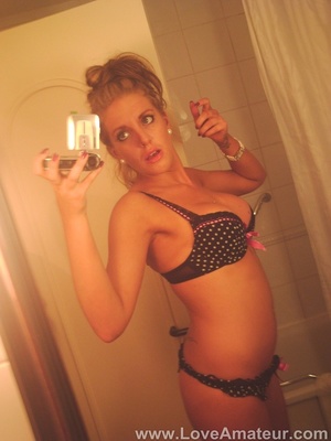 Glamorous blonde seeking fame sends selfies in her sexiest lingerie - Picture 1