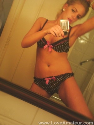 Glamorous blonde seeking fame sends selfies in her sexiest lingerie - Picture 7