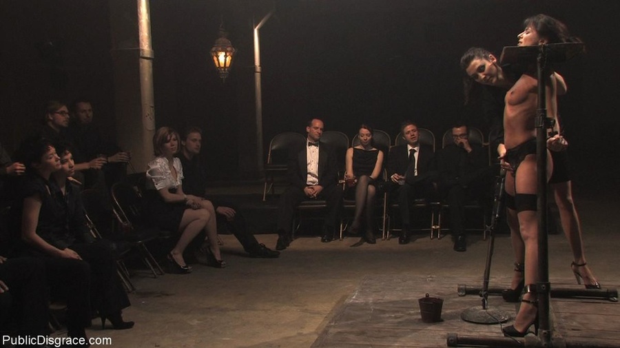 Well-dressed onlookers view a slender woman - XXX Dessert - Picture 4