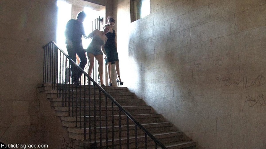 During outdoor hardcore play, a submissive  - XXX Dessert - Picture 2