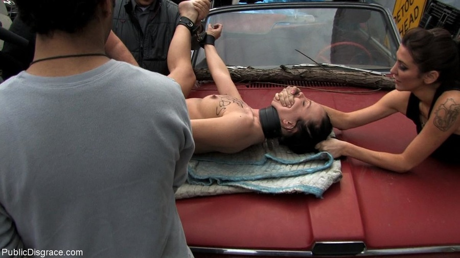 Pet’s green dress is removed, and her pussy - XXX Dessert - Picture 11