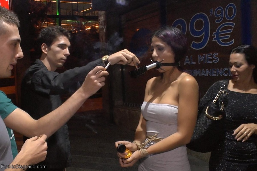 Curious tourists take pictures of dirty gir - XXX Dessert - Picture 9