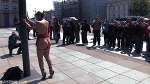 Strangers are shocked by an exhibitionis - XXX Dessert - Picture 3
