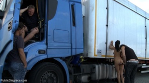 Truckers take advantage of a bombshell’s - Picture 13