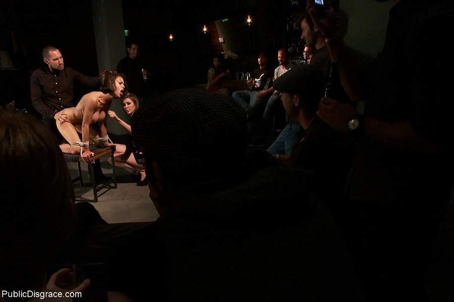 Dame’s face is painted red with disparaging - XXX Dessert - Picture 12