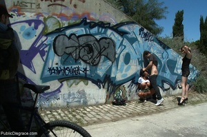In front of a wall of graffiti, a gorgeo - Picture 6