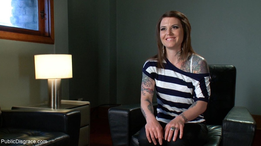 Tattooed hottie in a beauty salon feels a s - XXX Dessert - Picture 1