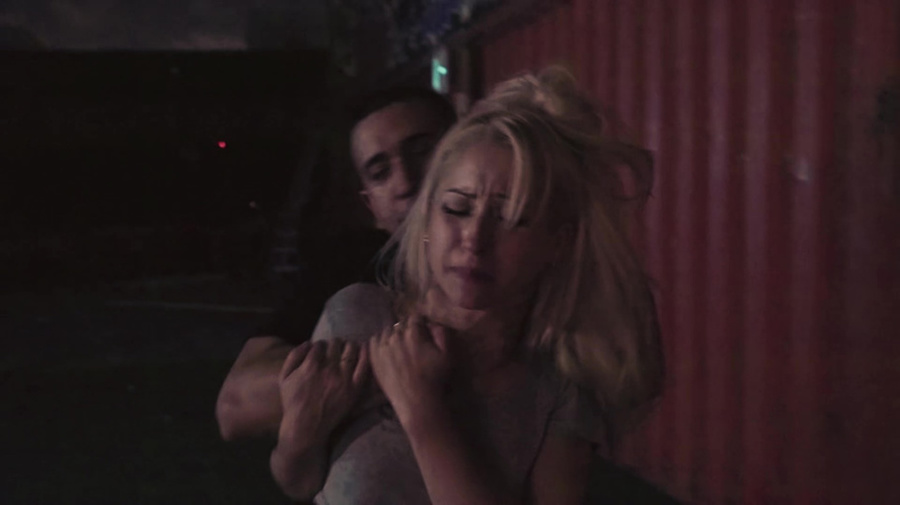 Blonde teen girl gets picked up and fucked  - XXX Dessert - Picture 3