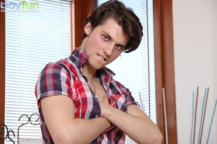 This gay with nice ass has also a good prick and flashes it - XXXonXXX - Pic 1