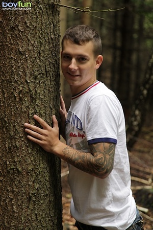He brought his fleshlight to the woods with him and enjoys licking his cum - Picture 1
