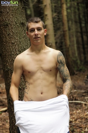 He brought his fleshlight to the woods with him and enjoys licking his cum - Picture 3