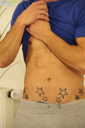 Watch this hot dude showing his tattoos and tugging his yummy cock - Picture 3