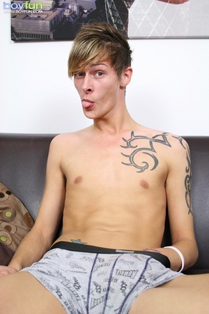 Wish to kiss and touch his nice tattoos and then penetrate his ass - Picture 13