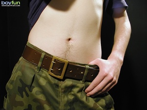 Sexy camouflage pants cannot hide the precious dick and balls of this horny dude - Picture 4