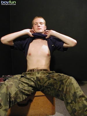 Sexy camouflage pants cannot hide the precious dick and balls of this horny dude - Picture 5