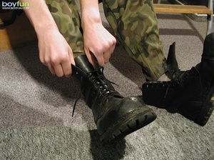 Sexy camouflage pants cannot hide the precious dick and balls of this horny dude - Picture 9