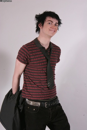 His friends left for a while and he thought it was better to jerk off in the picnic - XXXonXXX - Pic 2