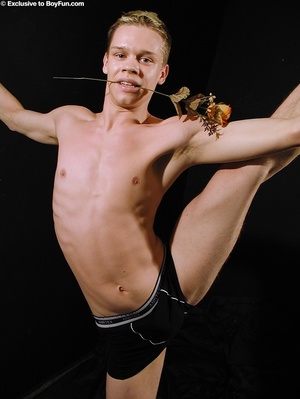 Ask this hot dancer to teach you his flexible movements to fuck with more pleasure - Picture 6