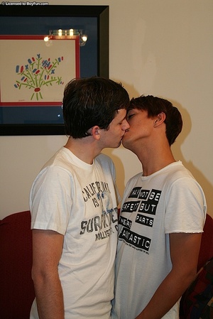 Couple of homosexuals need to kiss hot first and then ravish their assholes - XXXonXXX - Pic 2