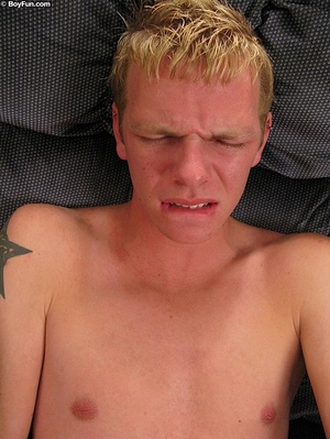 Skinny blond cums on his chest after jacking off really hard - Picture 15