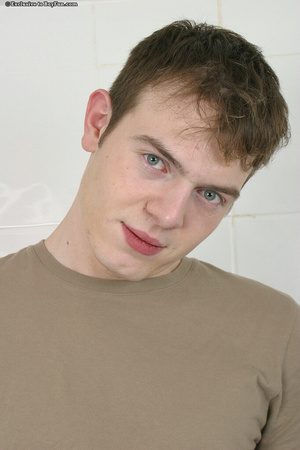 Blue-eyed stud gets naked and has some solo fun in the shower - Picture 1
