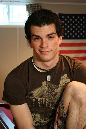 Patriotic student enjoys teasing horny men in his free time - Picture 2