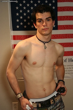 Patriotic student enjoys teasing horny men in his free time - Picture 6