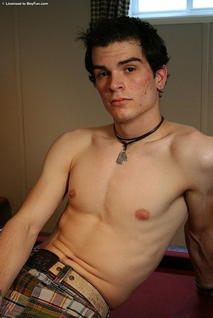 Patriotic student enjoys teasing horny men in his free time - Picture 7