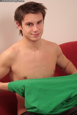 Twisting his nipples makes this young gay guy feel hot - Picture 4