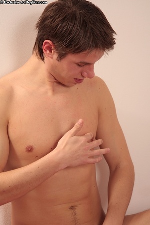 Twisting his nipples makes this young gay guy feel hot - Picture 13