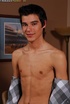 Gorgeous dude peels off his black and gray shirt and expose his hard thin