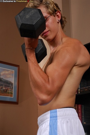Curly dude takes off his gray and black shirt then flexes his muscles as he lifts some weights before he peels off his white shorts and underpants then jacks his dick on a black couch. - Picture 7