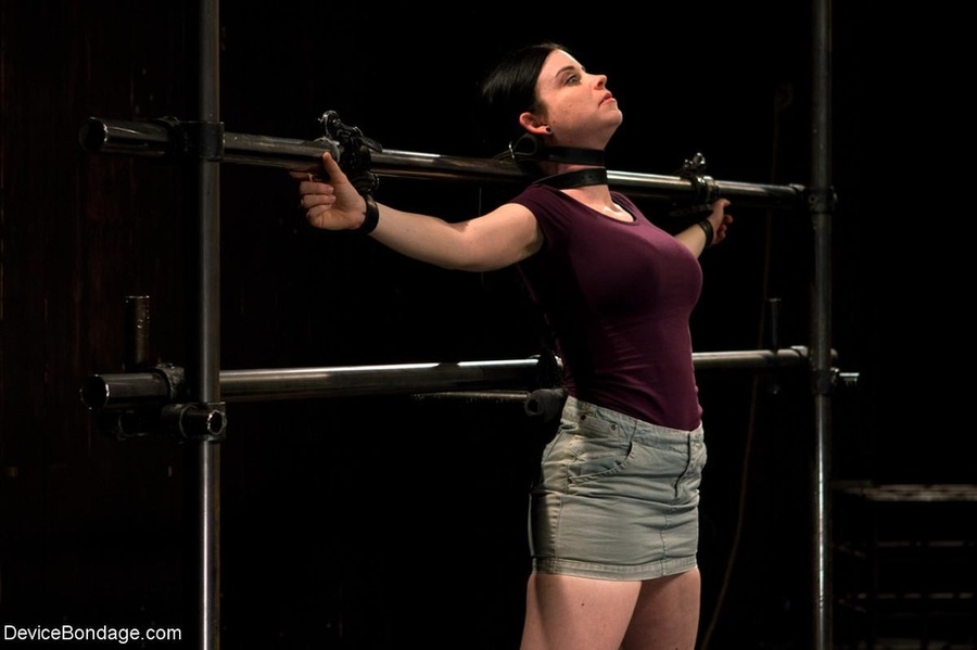 Expert bondage keeps a girl in place for pa - XXX Dessert - Picture 2