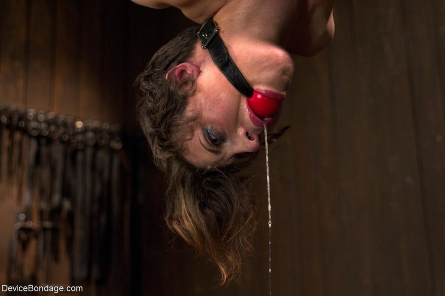 Bitch in black heels feels a flogger hit he - XXX Dessert - Picture 10