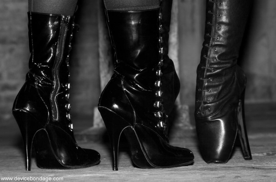 Artistic shots showcase the dedication of slaves in this dungeon, as they really want to respect authority. - XXXonXXX - Pic 10