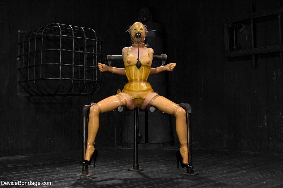 Red-haired Mistress flogs her slave when she strives to assert her dominance. - XXXonXXX - Pic 6