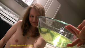 Short haired babe with perky round tits fills big bowl with her own piss - XXXonXXX - Pic 15