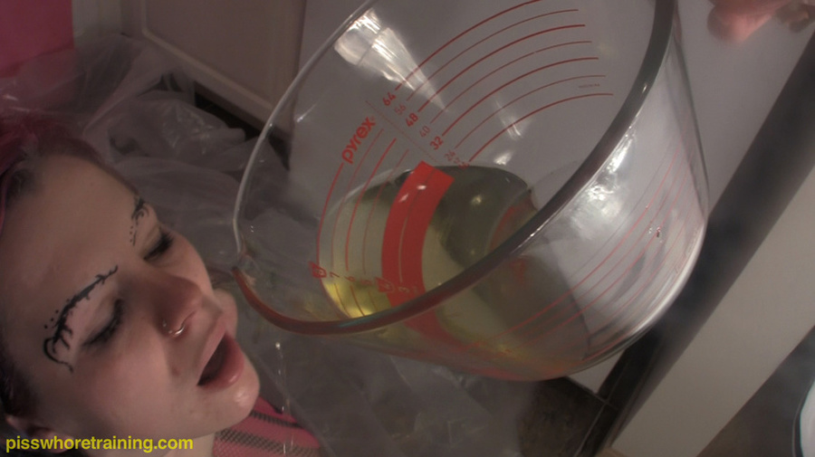 Kinky babe with tattoos and shaved cunt drinks her own delicious piss - XXXonXXX - Pic 15