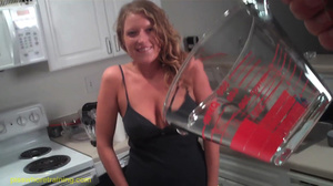 Breathtaking blonde with gorgeous curves has unbelievable yummy piss - Picture 2