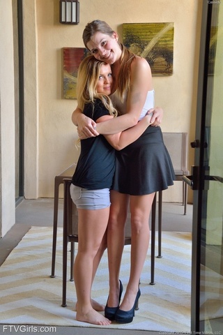 Tall Skinny Lesbians Kissing Tits - Very tall women in xxx - Nude photos