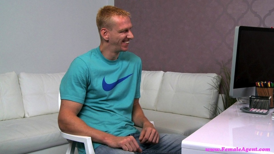 Foxy agent in braids with hot body in pink  - XXX Dessert - Picture 2